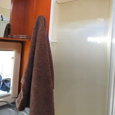 Caravane Dans Jardin Privee Avec Entree Privee مكان تخييم *