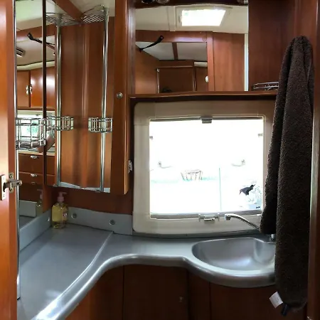 مكان تخييم Caravane Dans Jardin Privee Avec Entree Privee لا شابيل سور إردر